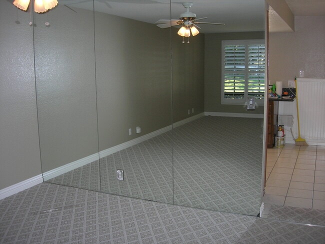 Building Photo - 711 Santa Rosa