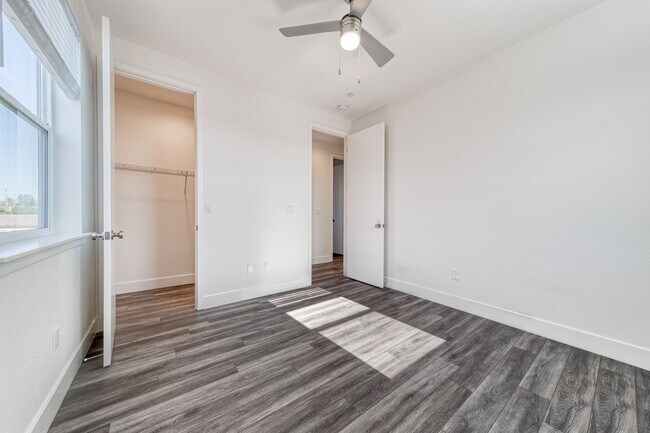 Building Photo - 2221 Tapia Wy