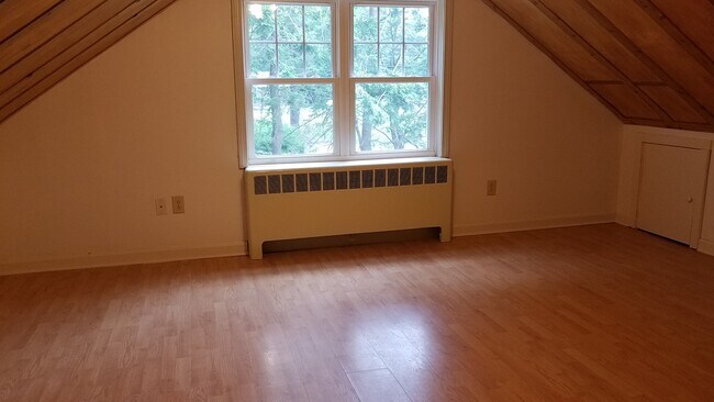 Building Photo - 68 Blatchley Ave