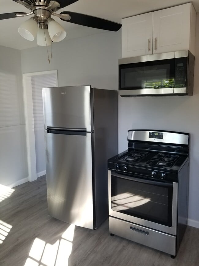 Building Photo - 5933 Gaviota Ave
