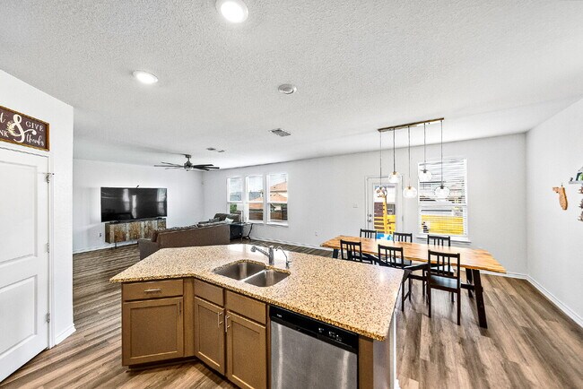 Building Photo - NEW RENTAL ALERT!!! READY NOW!!!