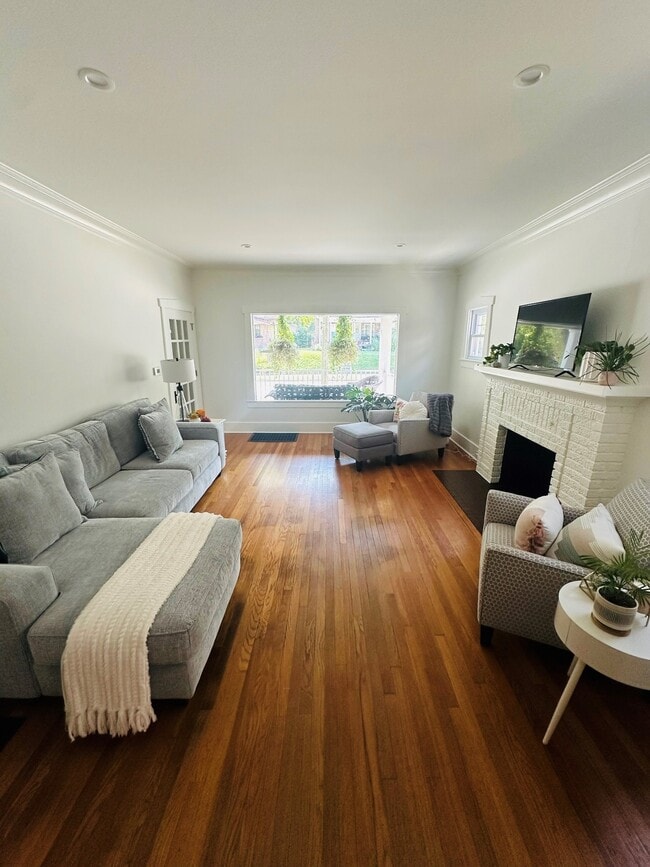 Building Photo - 1625 Wealthy St SE