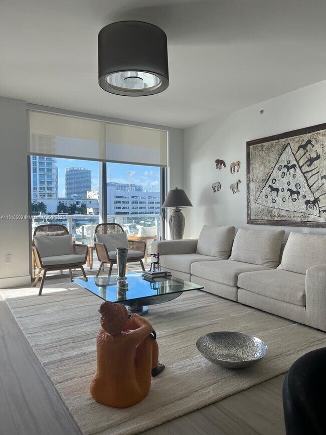 Building Photo - 17301 Biscayne Blvd