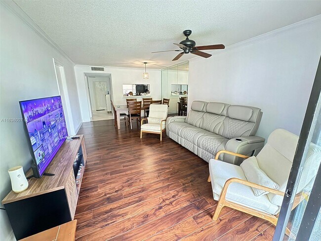 Building Photo - 1278 S Military Trail