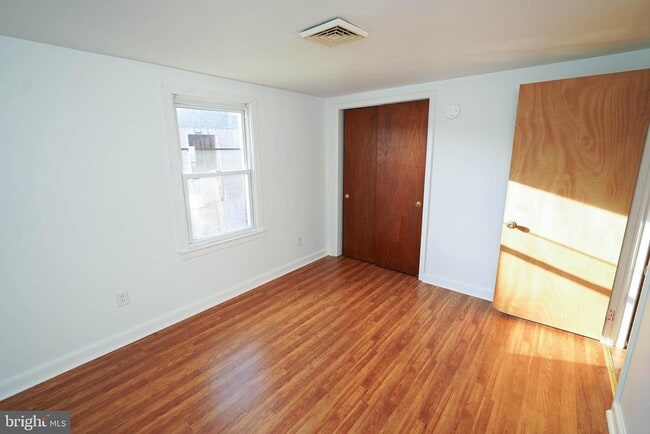 Building Photo - 33372 River View Ave