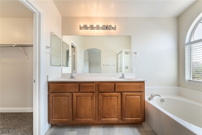 Building Photo - 9175 Sunken Meadow Ave