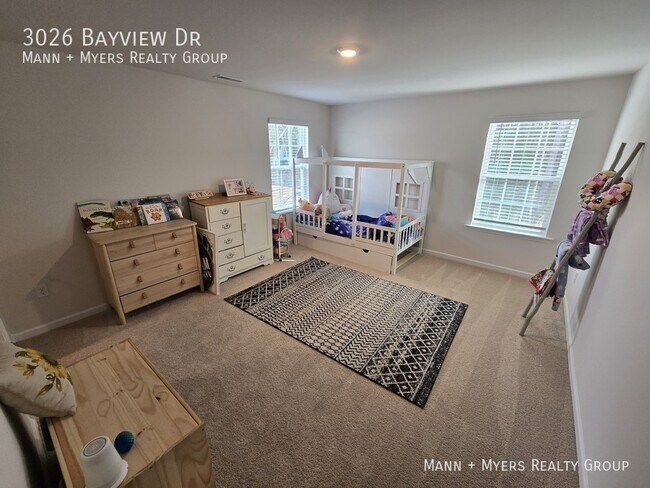 Building Photo - 3026 Bayview Dr