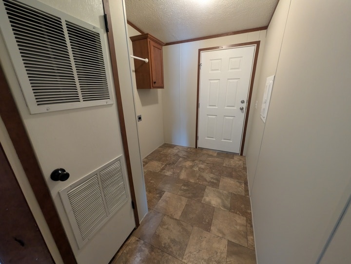 Building Photo - 15843 Charlemagne Ave W