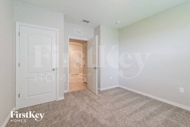 Building Photo - 401 Panda Pl