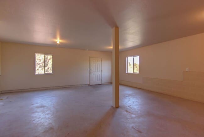 Building Photo - Yavapai Hills with 3 Car Garage