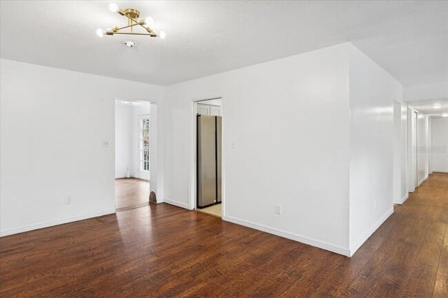 Building Photo - 521 Brookside Cir