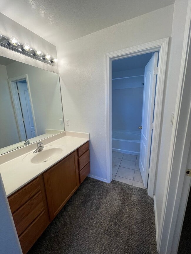 Building Photo - Gated community, 2 Br, 2 Ba, 1 car garage