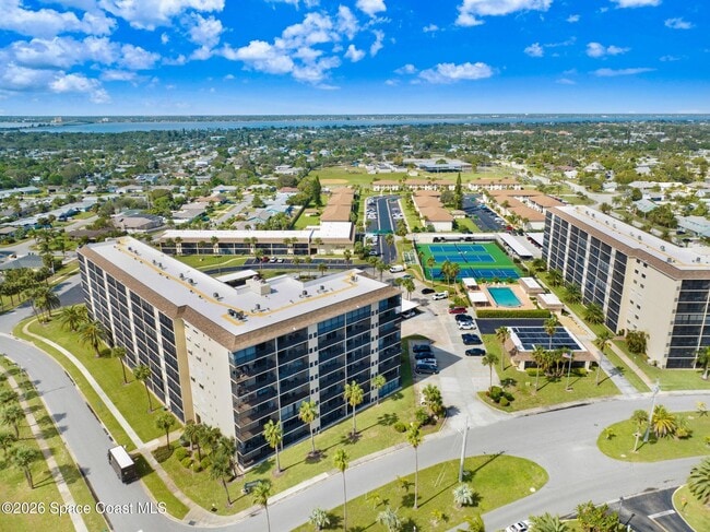 Building Photo - 520 Palm Springs Blvd