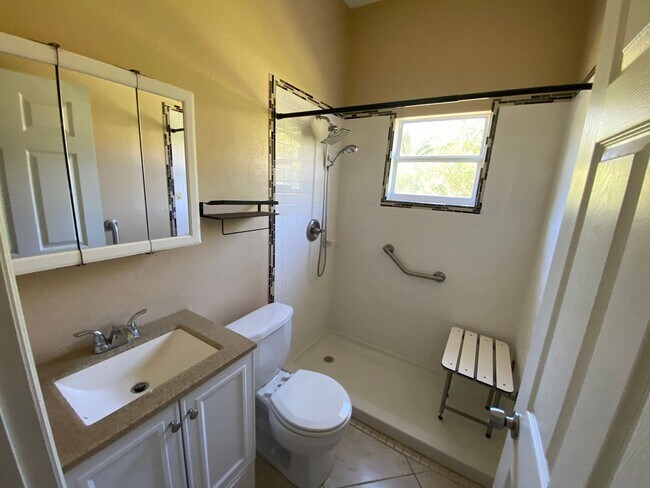 Building Photo - 4/3 Kissimmee Home with Guest-Suite
