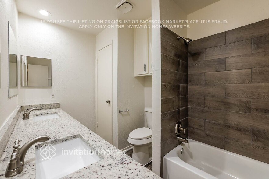 Building Photo - 3018 Falling Brook Dr