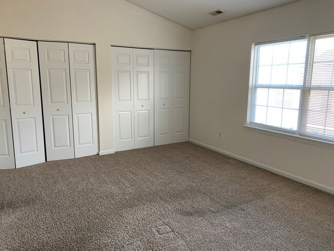 Building Photo - RENT SPECIAL!! Half off 1st months' rent i...