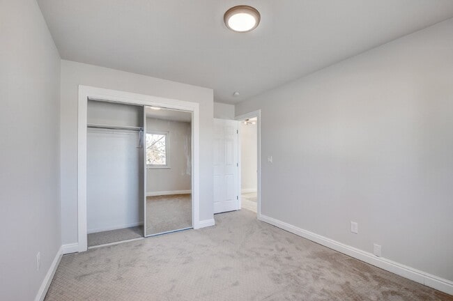 Building Photo - Willow Creek Home 4BR/3BA with attached 2 car garage! AVAIL 7/15/26