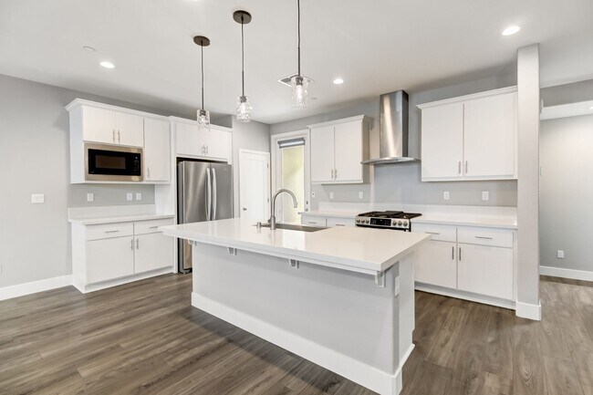 Building Photo - Move-In Special! Beautiful Alkali Flat Ren...