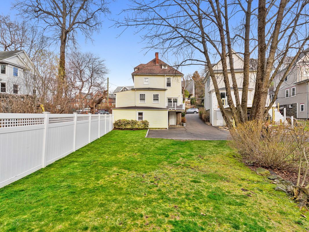 Building Photo - 36 Locust St