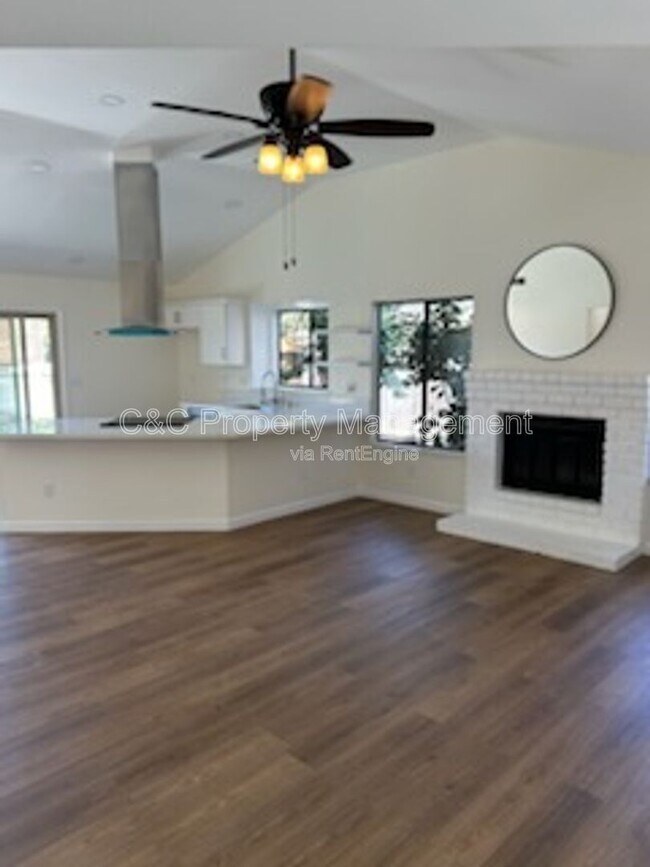 Building Photo - 8912 Carvalho Ct