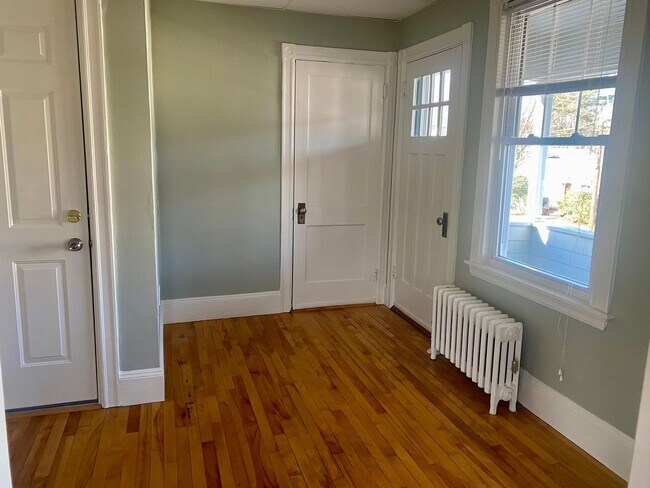 Building Photo - 58-60 Noyes St.