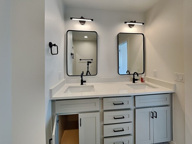 Building Photo - 217 Wright St