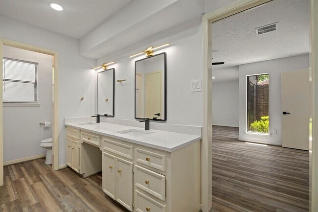 Building Photo - 11115 Kitty Brook Dr