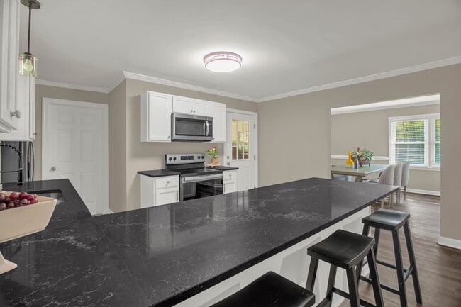 Building Photo - 200 Cedarwood Trail