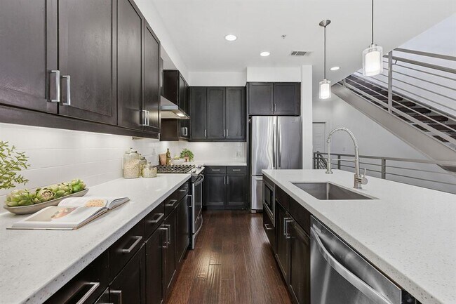 Building Photo - 2002 Glen Allen St