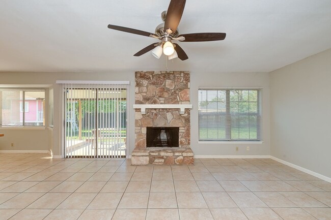 Building Photo - One Story Rental Home located near FM 78 and Walzem available for asap move in!