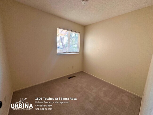 Building Photo - Inviting 3 Bedroom 2 Bathroom Home in Desirable Coffey Park Location