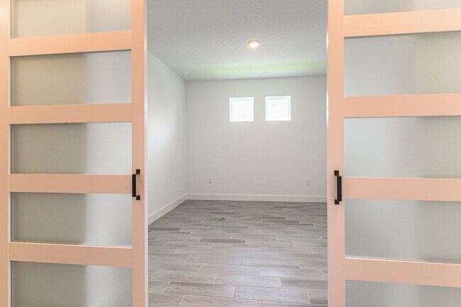 Building Photo - Stunning 2 Bed/2 Bath Home in Esplanade wi...