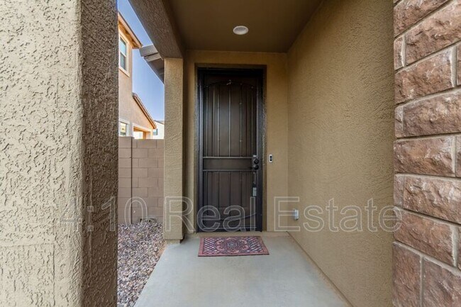 Building Photo - 2222 E Palmdale Ln