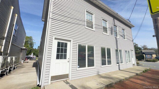 Primary Photo - 1617 Main St