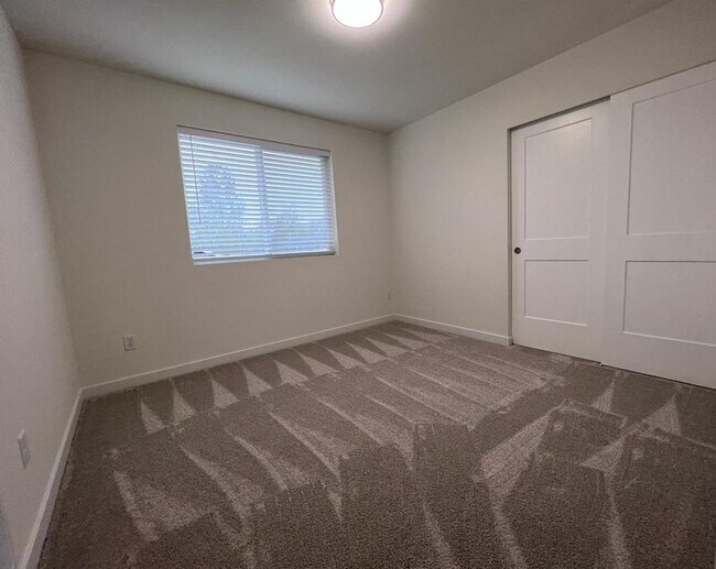 Building Photo - Better Than New Lake Stevens home- 4bds 2.5ba