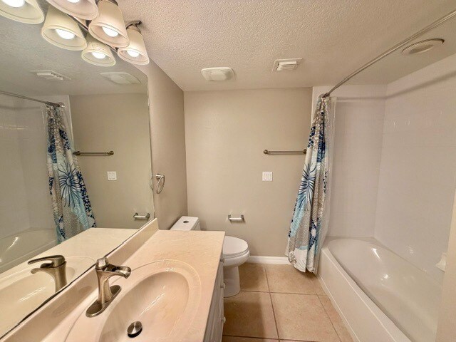 Building Photo - 7028 Sevilla Ct