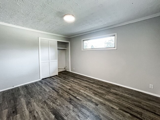 Building Photo - 449 Carol Dr