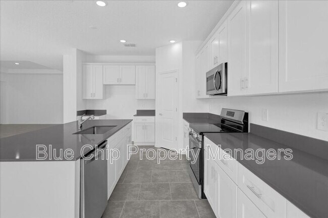 Building Photo - 2025 Shaggy Fisher Dr