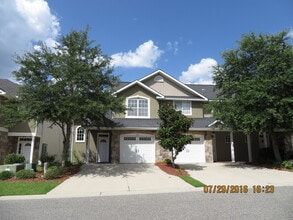 Building Photo - 3 bedroom town home for rent early January 2026, gated community with a garage for $1775 per month