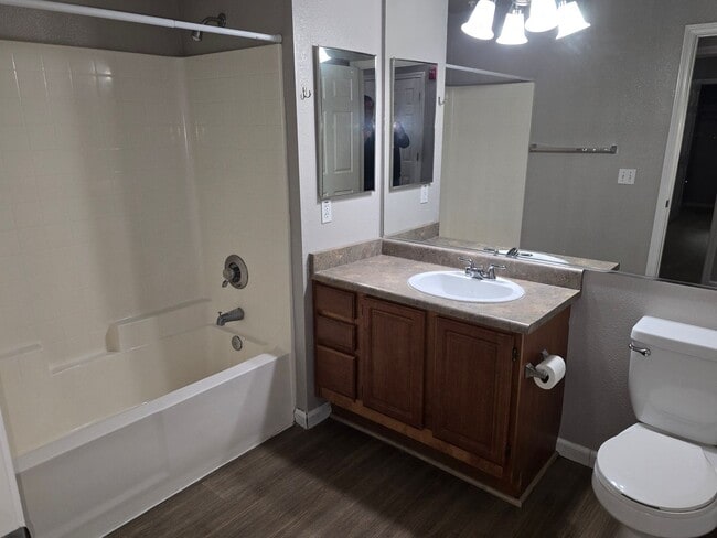 Building Photo - COMING SOON!!! 3 Bedroom Condo Near The Galleria