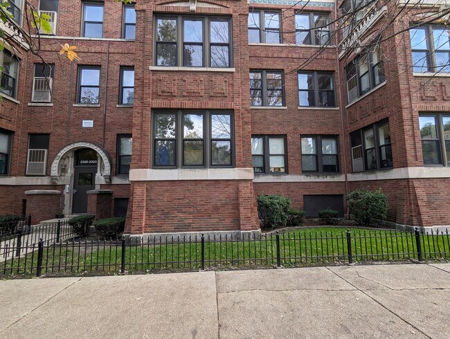 Primary Photo - 2323 N Kedzie Blvd