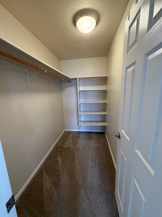 Building Photo - 108 NE Malad Ct