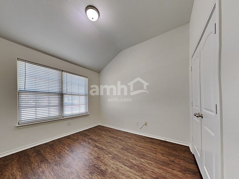 Building Photo - 924 Mesa Vista Dr