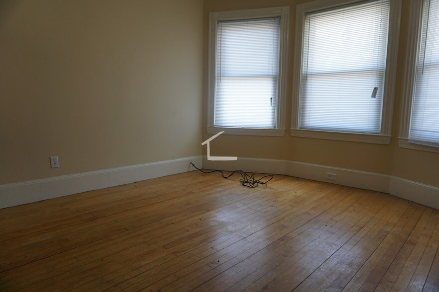 Building Photo - 68 Etna St