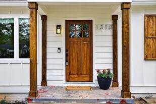 Building Photo - 1310 Kenilworth Dr SW