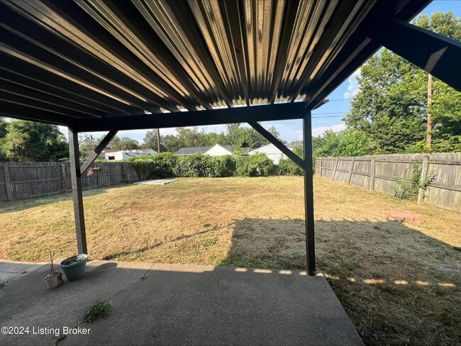 Building Photo - 2307 Medford Ln