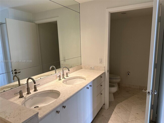 Building Photo - 901 Brickell Key Blvd