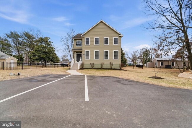 Building Photo - 609 Tebbston Dr