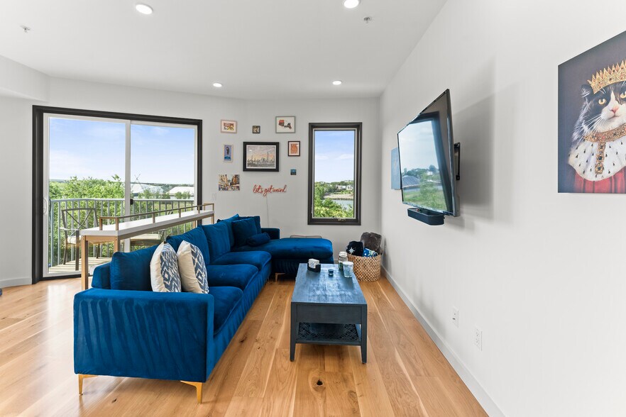 Building Photo - 191 Condor St