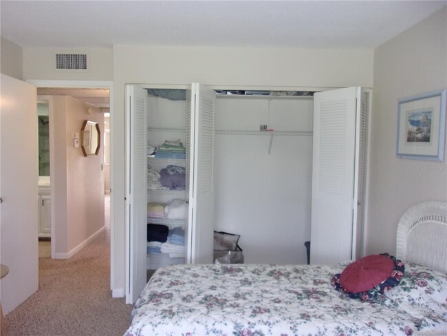 Building Photo - 1811 Bedford Ln